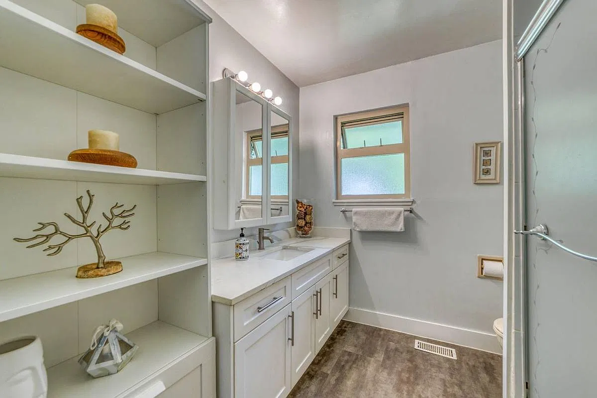 3 bed, 1.5 bath, 1400 sqft, $4,000 — Photo 3