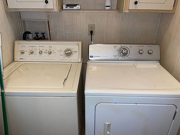 4th image of 412 Forest Ln