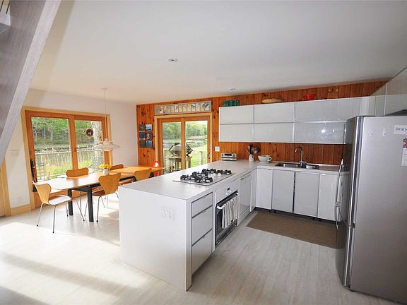 5th image of 4573 Wickham Ave