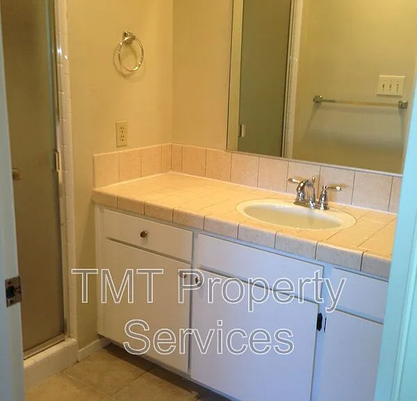 881D Peach St — Photo 12