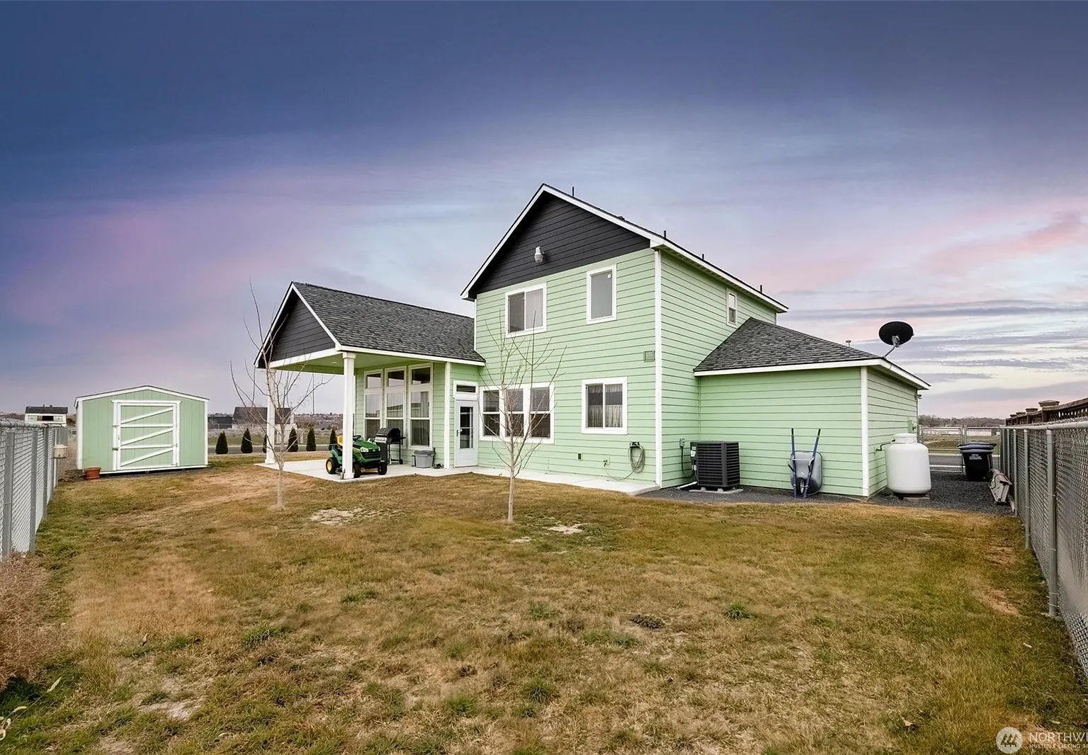 3 bed, 2.5 bath, 2107 sqft, $2,600 — Photo 3