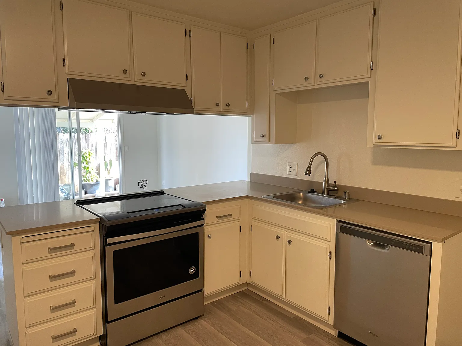 2 bed, 800 sqft, $2,595 — Photo 3