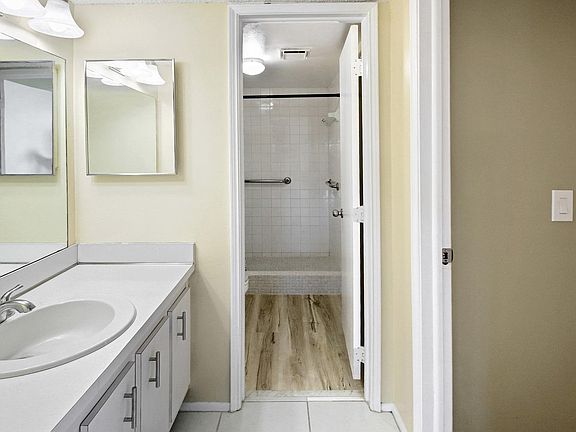 3rd image of 9441 Evergreen Pl