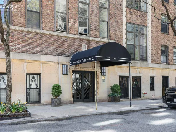 434 East 52nd Street 6D image 9 of 9