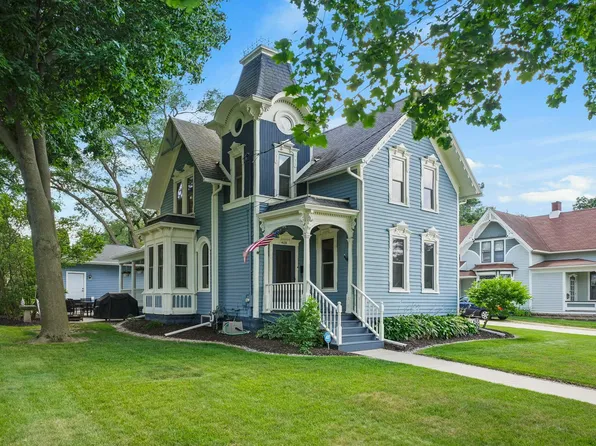 409 W South St, Stoughton, WI 53589