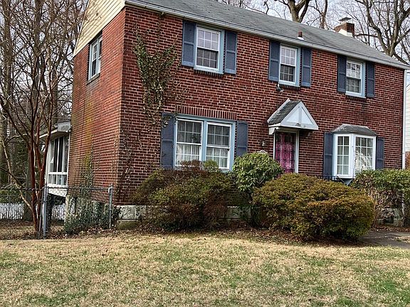 3rd image of 312 Twin Oaks Dr