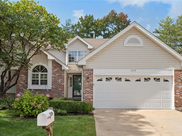 1209 Moorland Woods Ct, Saint Louis, MO 63146