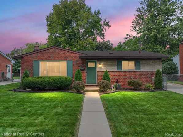 21839 Ontaga St, Farmington, MI 48336