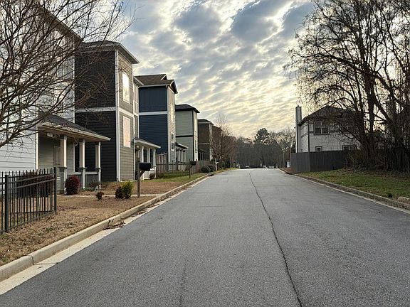 4th image of 696 Rose Palm Ln