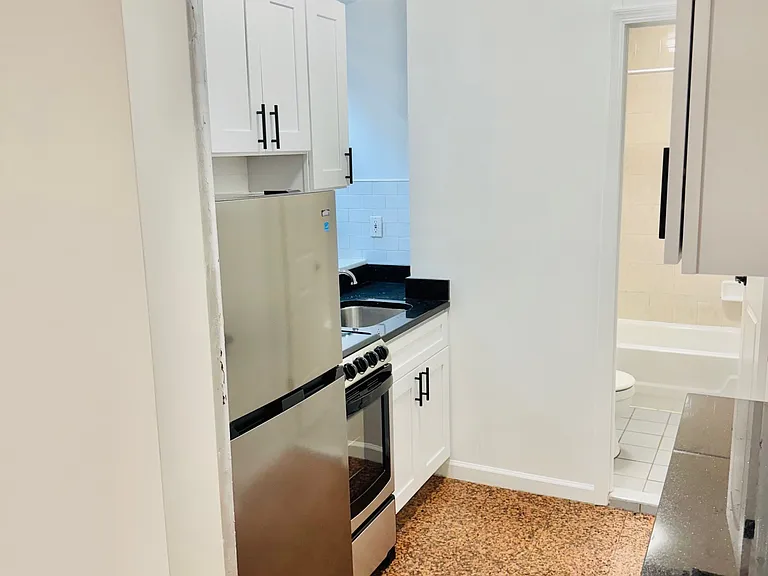 230 W 24th St #5E — Photo 9
