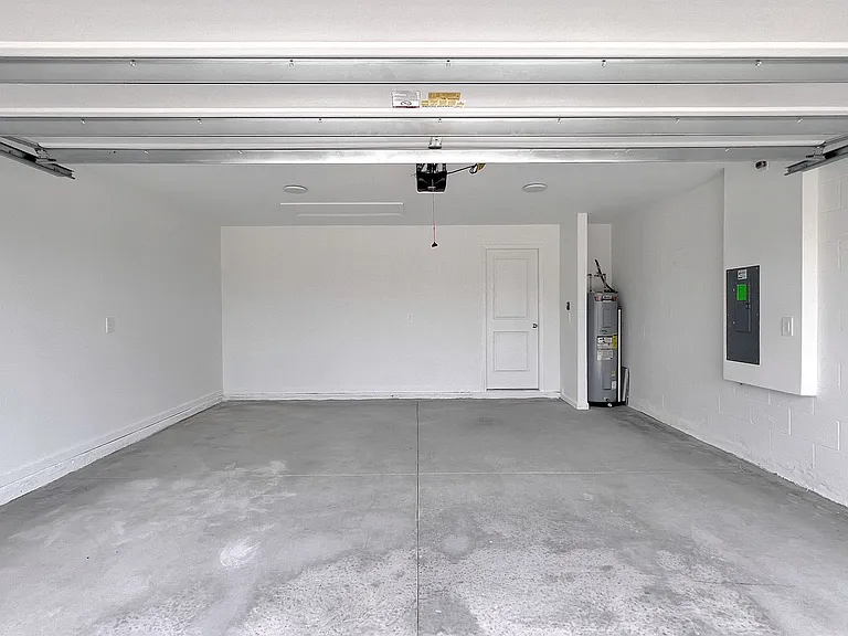 2240 Crown Rock Bluff Dr — Photo 17