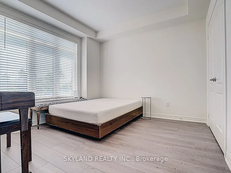 459 Dundas St E — Photo 34