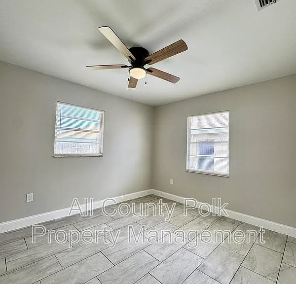 1138 W Sycamore St — Photo 12