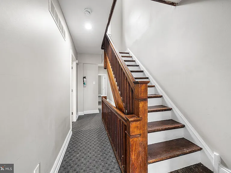 619 S 42nd St — Photo 18