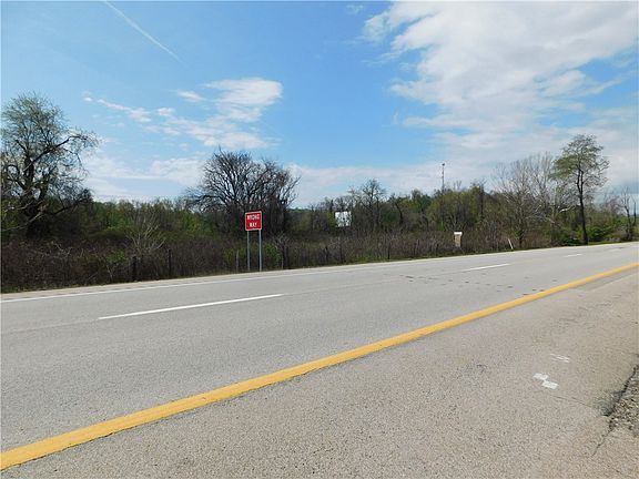 4th image of University Dr
