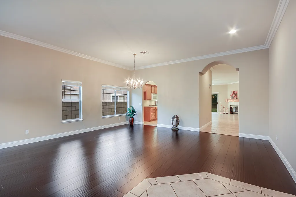 3 bed, 2057 sqft, $3,980 — Photo 4