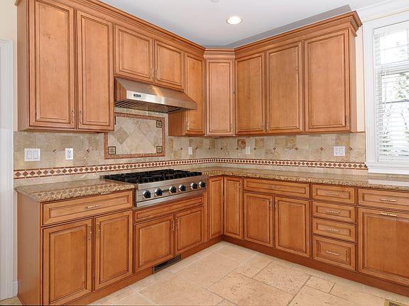 5th image of 38 Western Dr