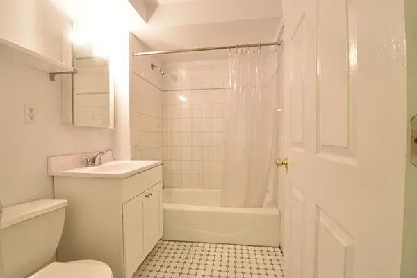 Rented by (Legacy) NY Quality Living Uptown | media 9