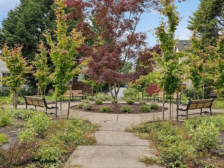 547 NE 61st Pl — Photo 35