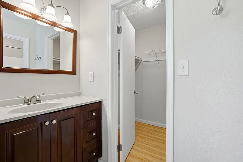 4 bed, 2.5 bath, 1872 sqft, $2,400 — Photo 3