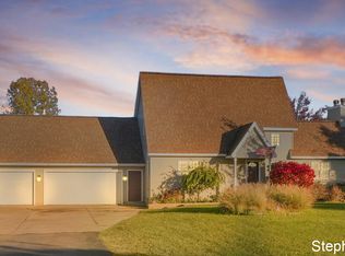 9410 Summit Ave NE, Rockford, MI 49341