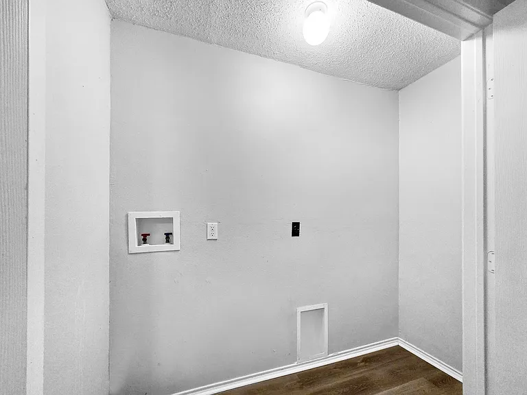 904 Bales St — Photo 8