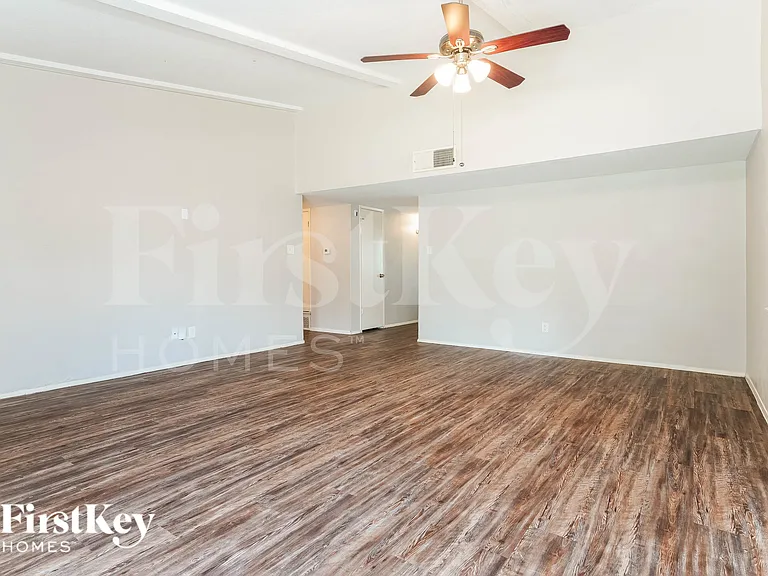1316 Royal Oak Dr — Photo 5