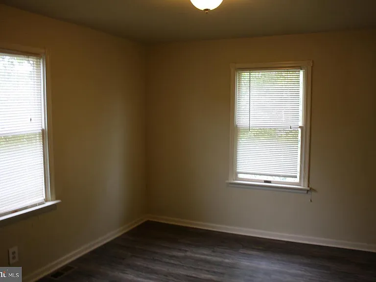 33 S Lafayette Ave — Photo 10