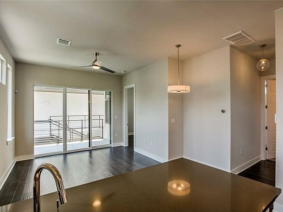 5th image of 1306 West Ave Unit 207