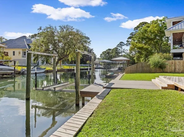 4593 Soundside Dr, Gulf Breeze, FL 32563