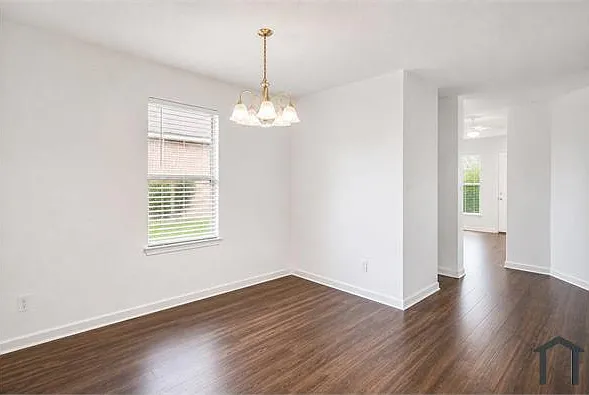 5 bed, 2705 sqft, $3,600 — Photo 2