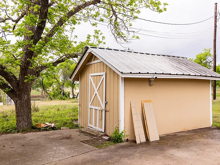 123 FM 480 — Photo 35