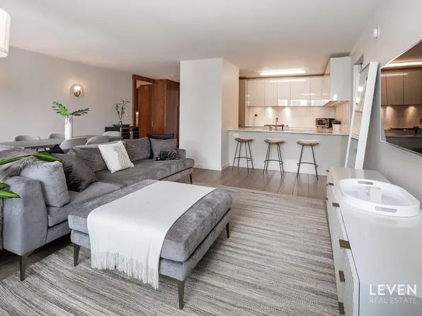 322 West 57th Street image 2 of 16