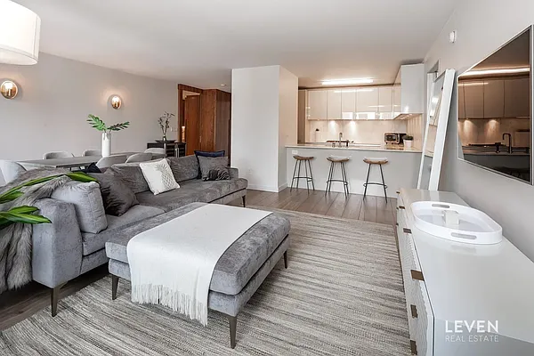 Sold by LEVEN Real Estate | media 2