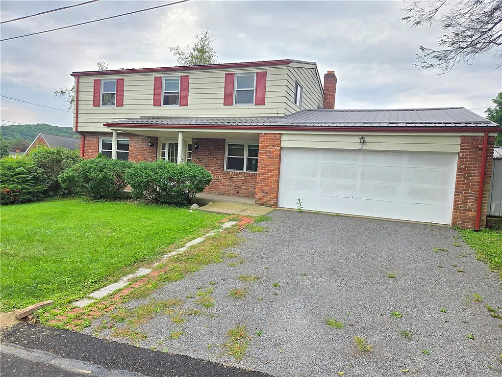4 bed, 2.5 bath, 1718 sqft, $2,450 — Photo 2