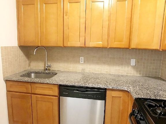 4th image of 29-34 Newtown Ave #1T