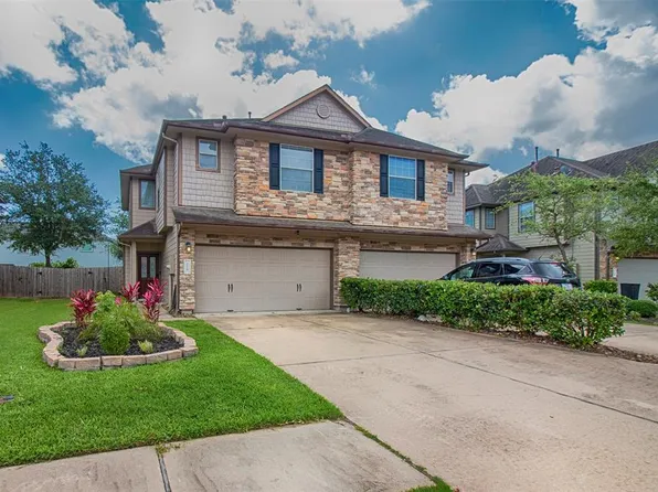 328 Brandy Ridge Ln, Dickinson, TX 77539