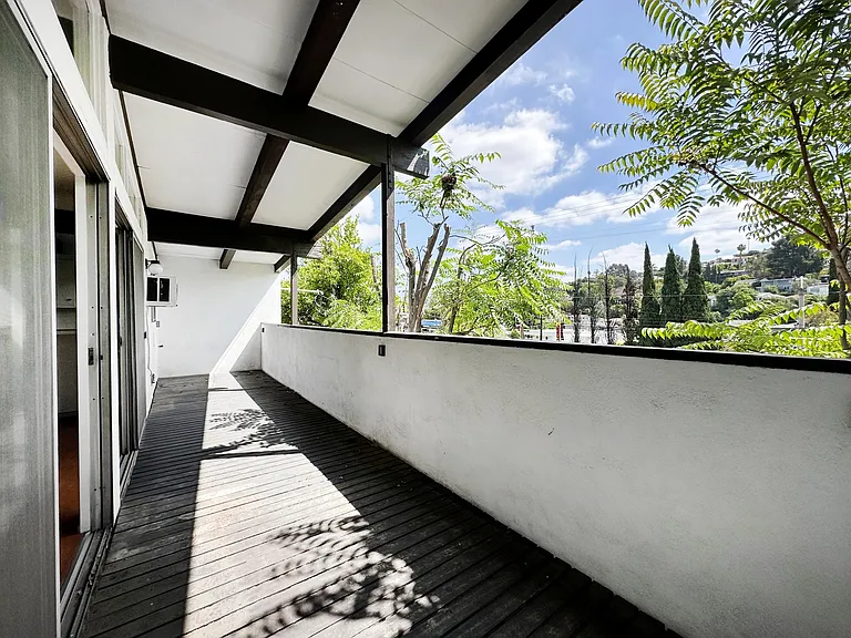 Balcony - 180 sq. ft.
