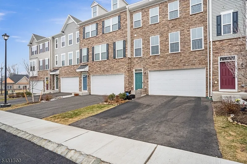 3 bed, 3.5 bath, $3,900 — Photo 3