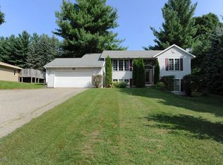 2957 52nd St SW, Wyoming, MI 49418