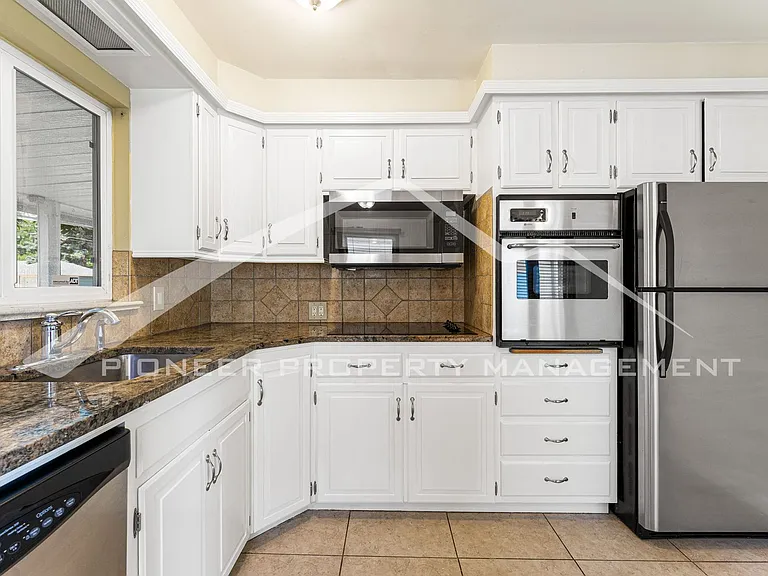 5095 Clay St — Photo 6