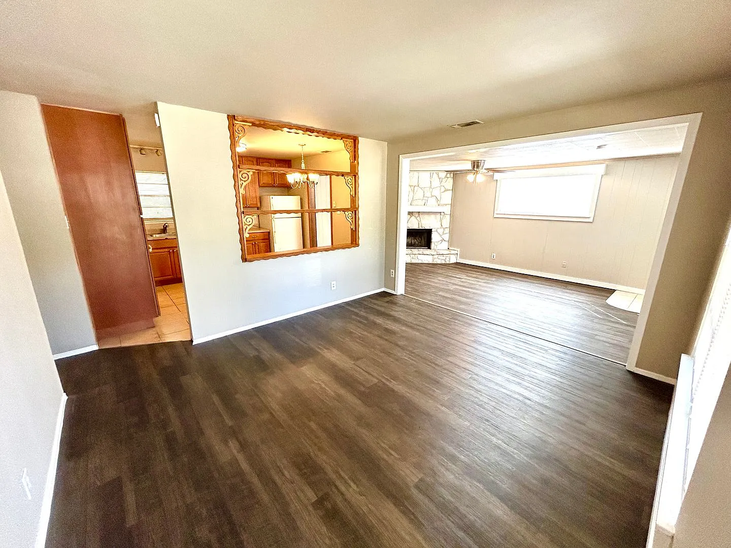 Cozy & Convenient 3 Bedroom Home Near Shopping & Highways! — Photo 4