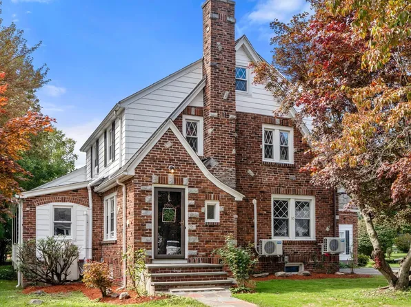 30 Saint James Rd, Shrewsbury, MA 01545