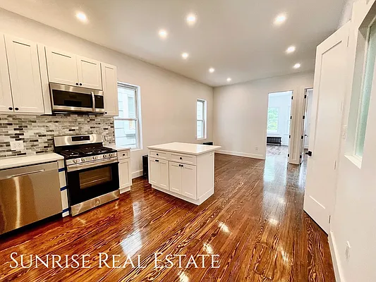 Rented by Sunrise Real Estate | media 11