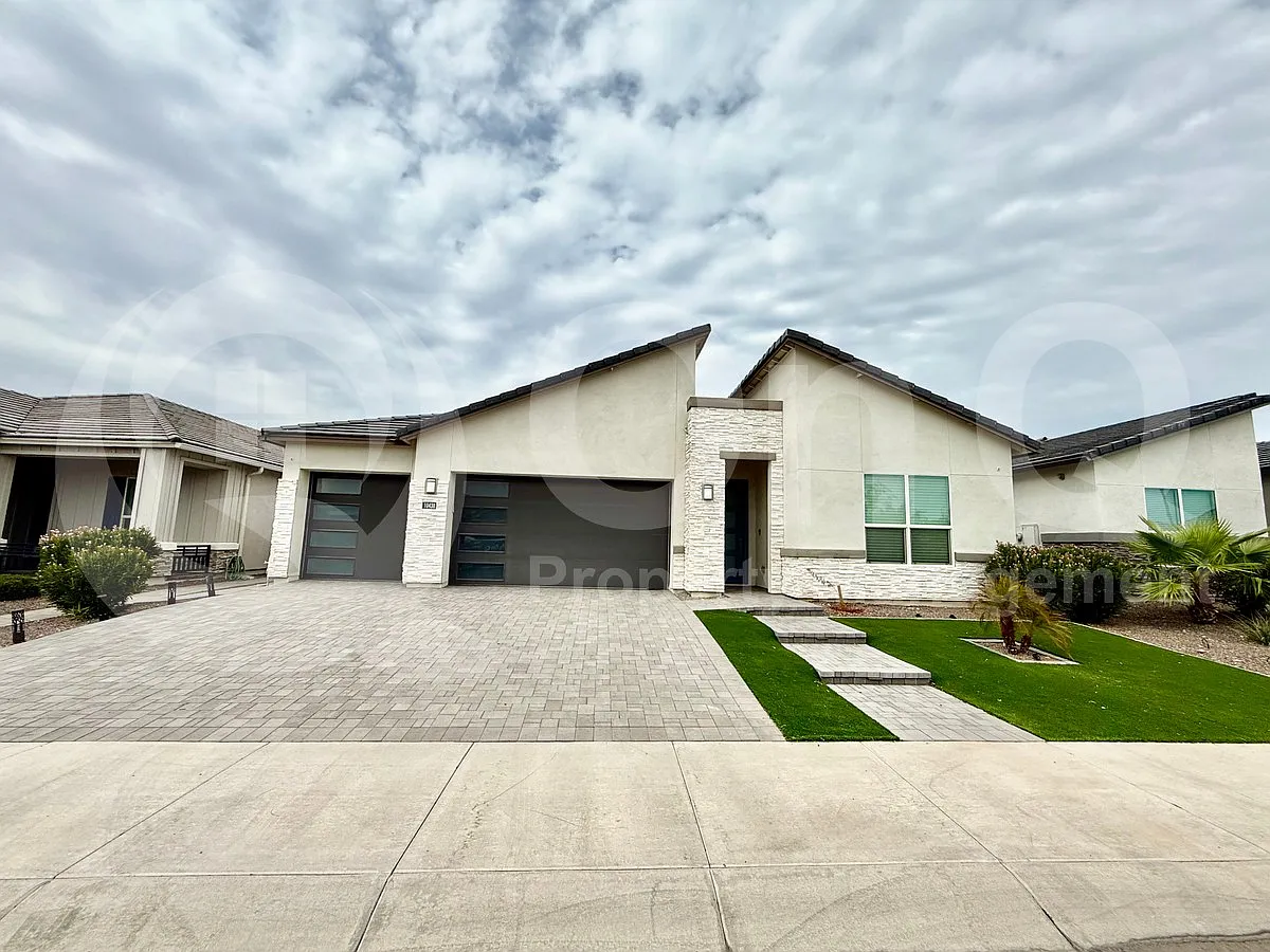 4 bed, 3.0 bath, 2242 sqft, $3,000 — Photo 2
