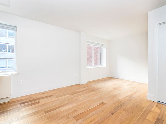 3rd image of 101 E 10th St Ste 3G