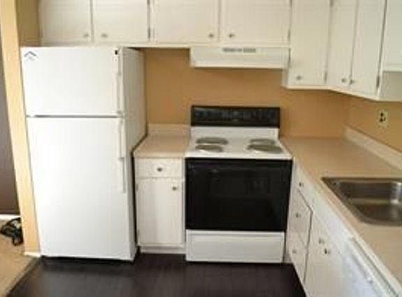 4th image of 7462 Woodview St
