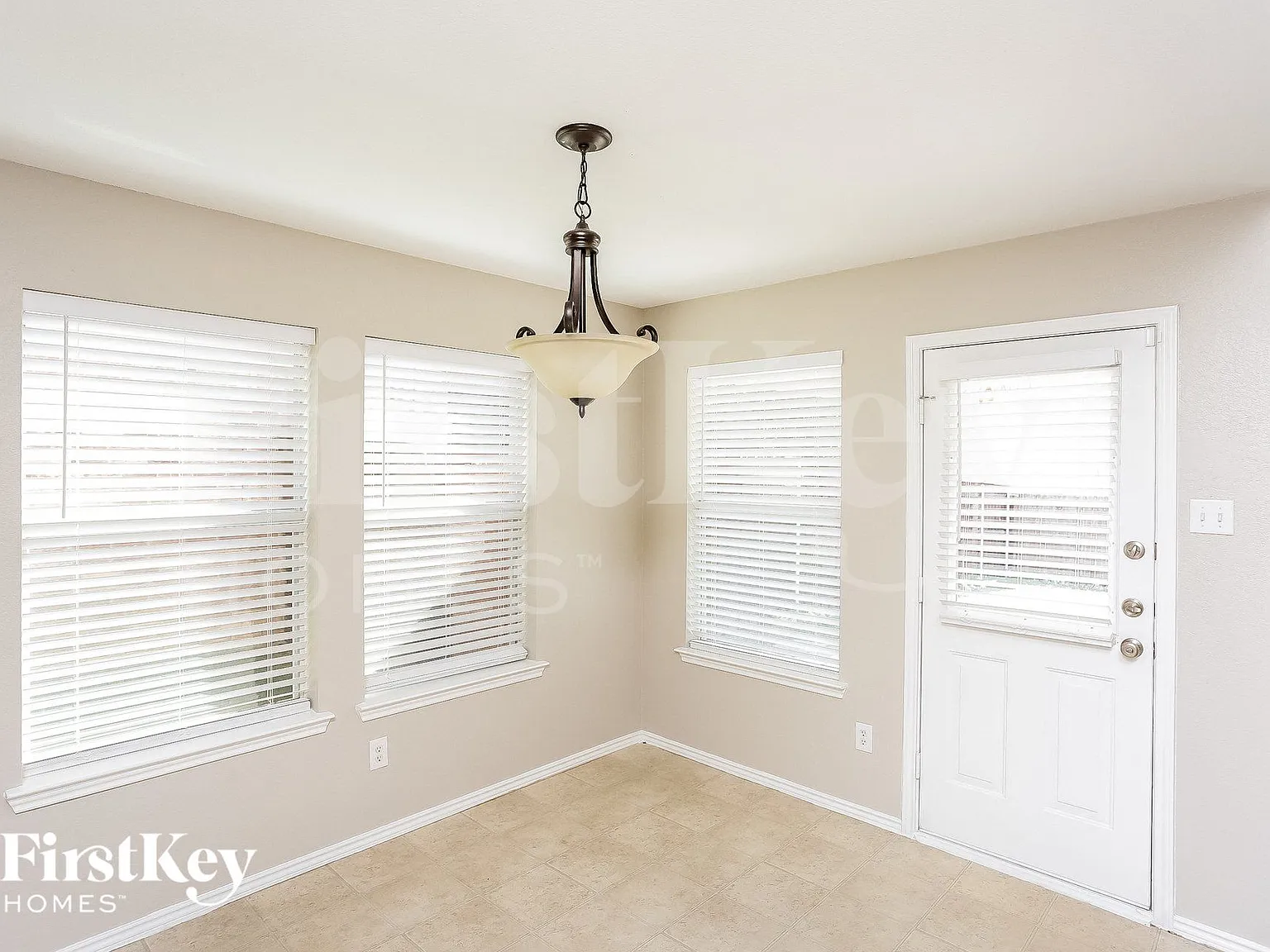 4 bed, 2.5 bath, 2690 sqft, $2,770 — Photo 3