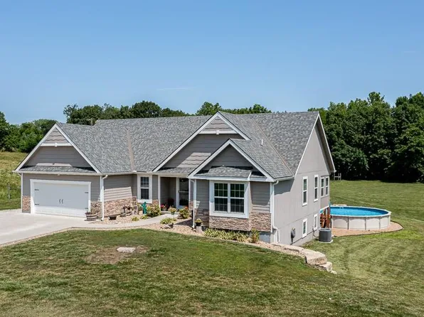 24646 Dehoff Dr, Tonganoxie, KS 66086