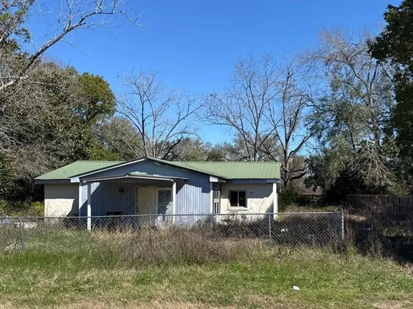 930 Gordon St, Blackshear, GA 31516